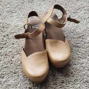 Dansko size 38 womens dress clogs